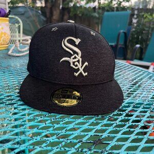 New Era MLB Chicago White Sox Logo 59Fifty Cap Dark Gray / Gold - size 7 1/4